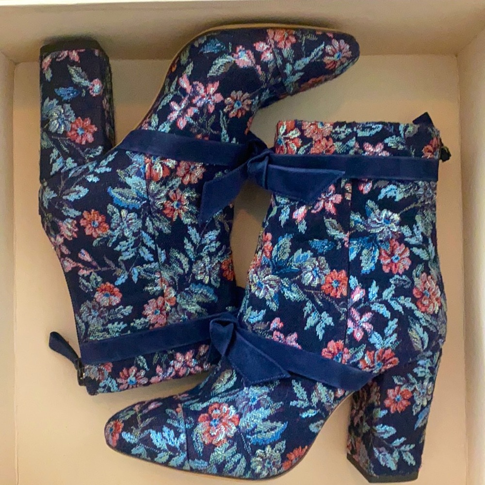 NEW Alexandre Birman floral bow booties